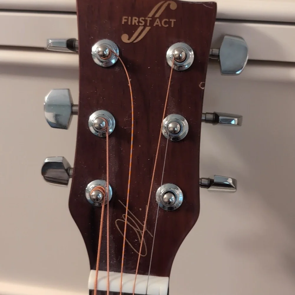 Acoustic guitar (Adam Levine series) - Picture 5 of 7